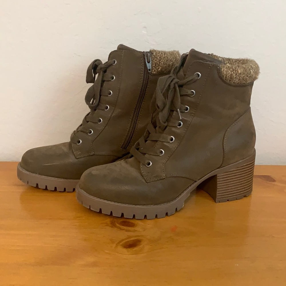 DISCOUNT W/ BUNDLE! - Universal Thread Combat Boots